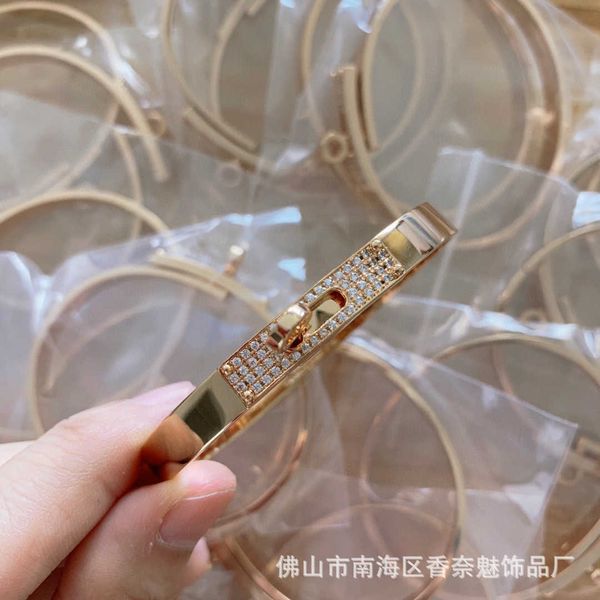 

v-gold cnc precision edition button with advanced sense i light luxury half diamond bracelet 18k rose gold, Golden;silver