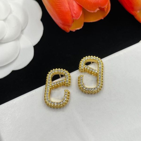 

french light luxury full of diamond stud earrings ladies 18k gold letter v earrings dinner all-matching jewelry, Golden;silver