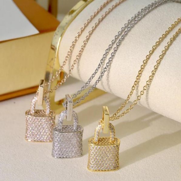 

3 colors v letter full diamond pendant necklace fashion woman 18k gold necklace personalized lock stainless steel jewelry3381383, Silver