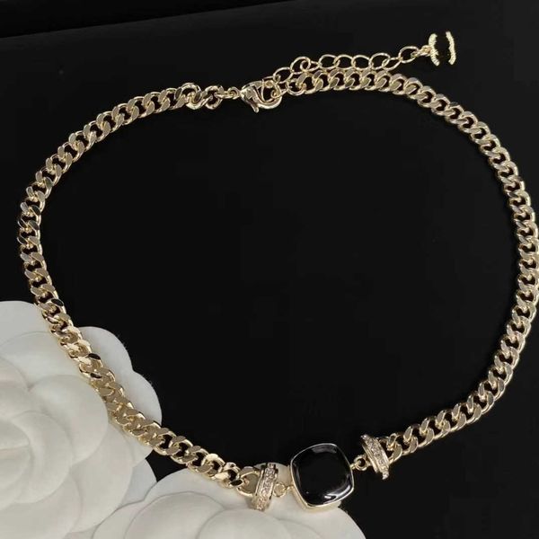 

designer jewelry channel necklace brass twisted plate chain with small circle design pendant classic double letter fashion necklace, Black