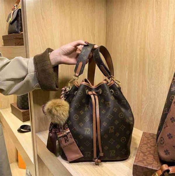 

designer luxury bags glory bucket small shoulder sense