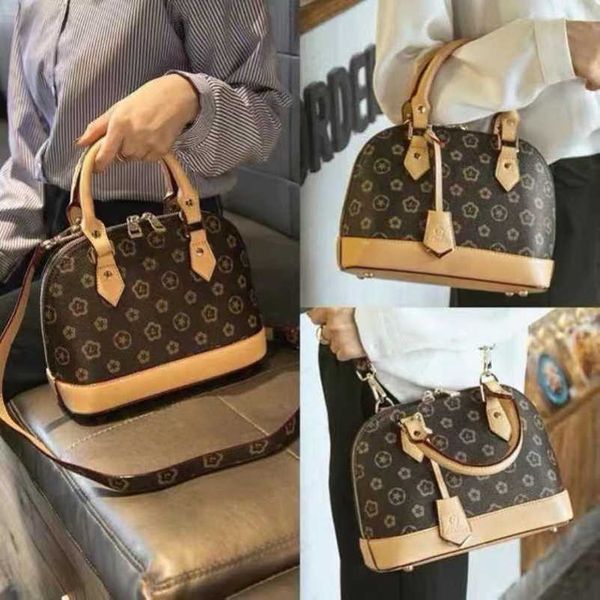 

2023 new factory direct sales physical item with aged flower shell women's new leather versatile handbag shoulder bag