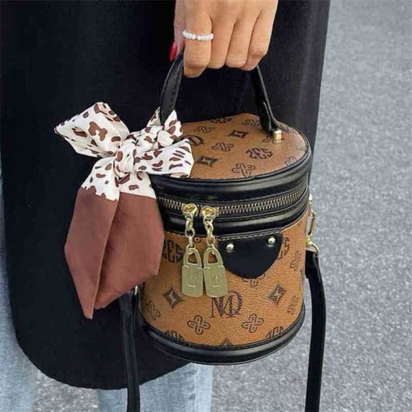 

2023 new luxury bags popular small female minority shoulder messenger and style portable bucket djse