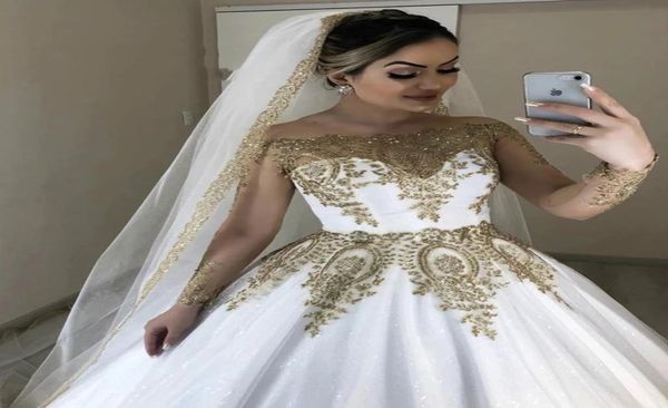 

2023 luxury dubai wedding dresses bridal gowns white and gold sheer long sleeves bateau neck appliqued sparkly glitter sequins lac1159249