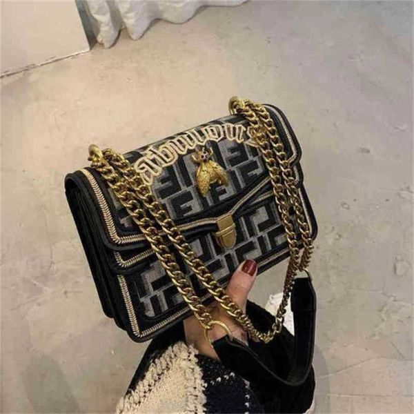 

2023 luxury bags red same bee embroidery chain shoulder small square