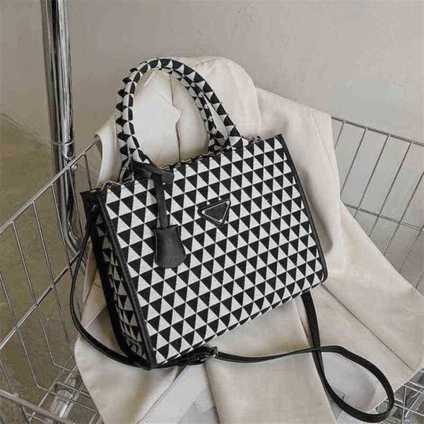 

2023 luxury bags canvas contrast geometric lattice pattern shoulder messenger