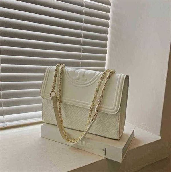 

designer luxury bags trend indentation shoulder messenger chain