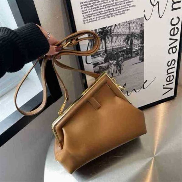 

2023 new luxury bags sense saddle spring clip cloud dumpling shoulder messenger