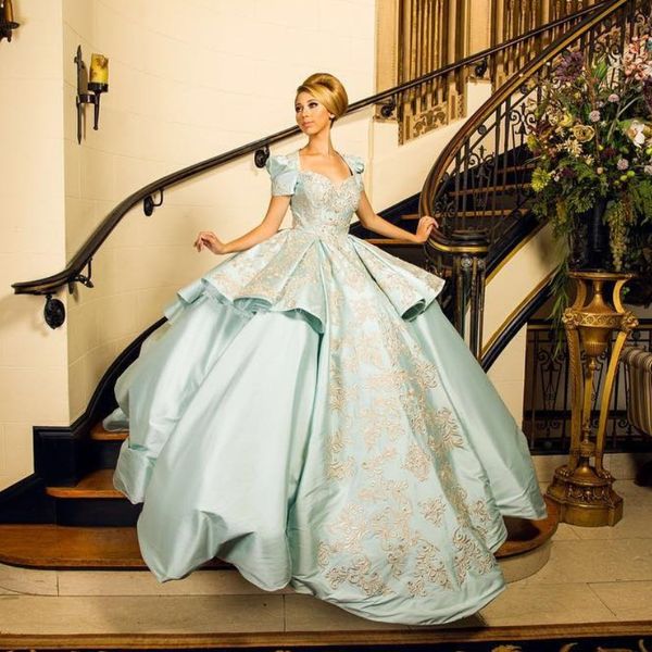 

luxury light green quinceanera dresses gorgeous sweetheart appliques lace tiered princess party sweet 15 girls ball formal gowns, Blue;red