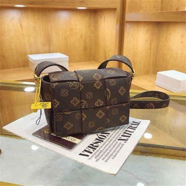 

2023 new luxury bags spring korean version style small square shoulder messenger portable live broadcast2esx