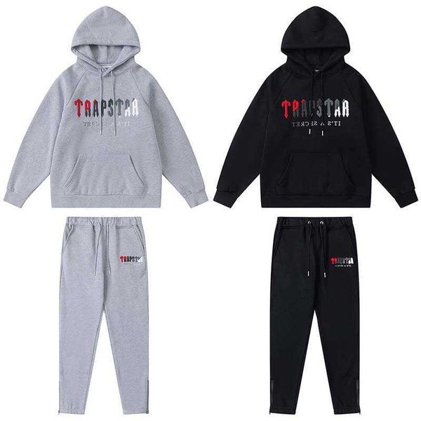 

trapstar classic simple red and black towel embroidered plush hooded sweater set