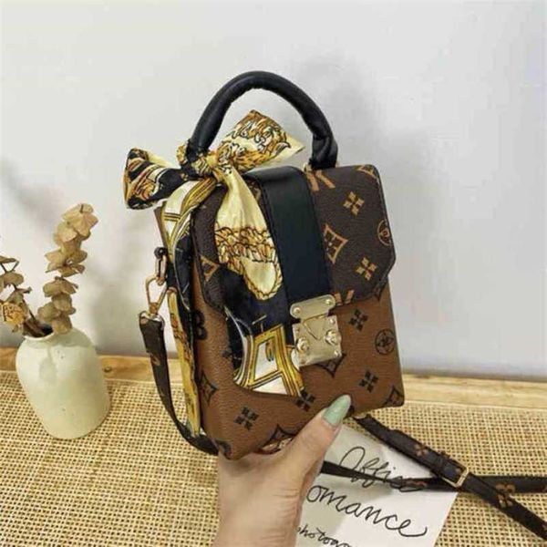 

2023 new luxury bags minority old flower box female and portable style shoulder messenger
