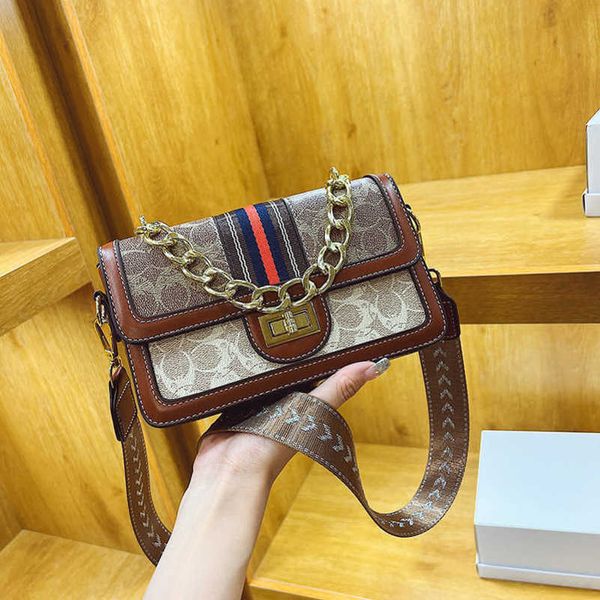 

2023 factory direct sales women's new fashion print one crossbody versatile chain small square bag wide shoulder strap