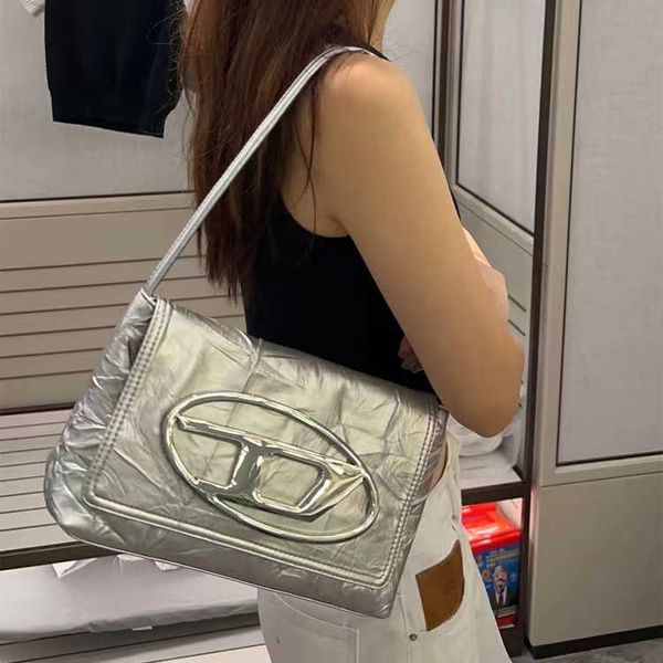 

bag underarm designer 2023 new diesels silver d for women with texture girl style handheld middle age shoulder q4l6