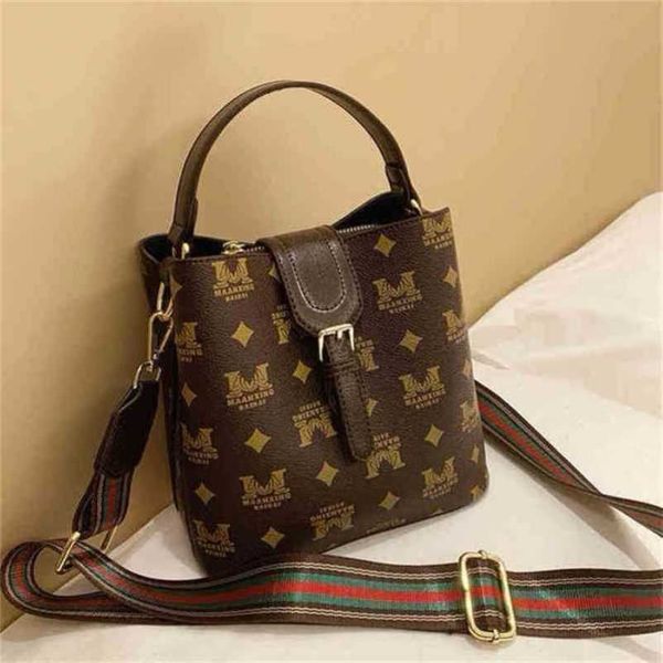 

2023 new luxury bags popular printed simple and shoulder diagonal