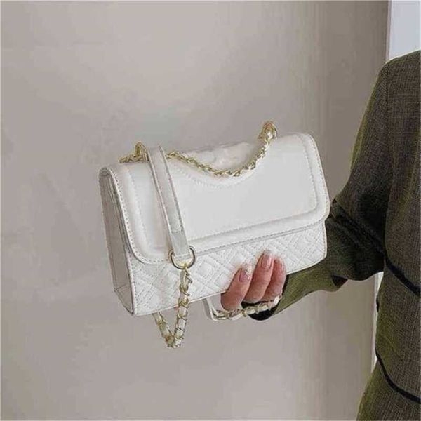 

2023 new luxury bags trend spring lingge large diagonal span flap and simple shoulder