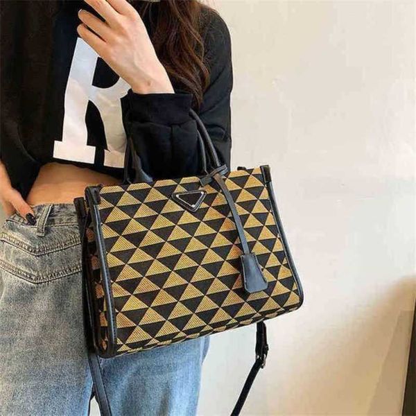 

2023 luxury bags large leisure contrast color