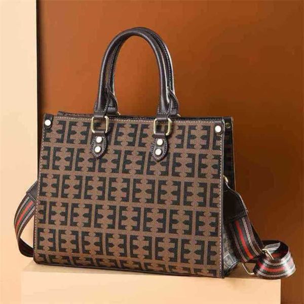 

2023 new luxury bags hand shoulder messenger wind large capacity