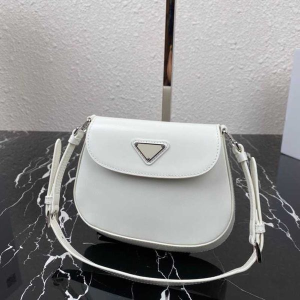 

2023 factory direct sales simple classical cleo curved glossy plain grain cowhide single shoulder crossbody underarm carrying stick women 