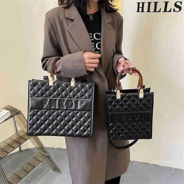 

2023 luxury bags trend lingge hand and embroidered wire lattice