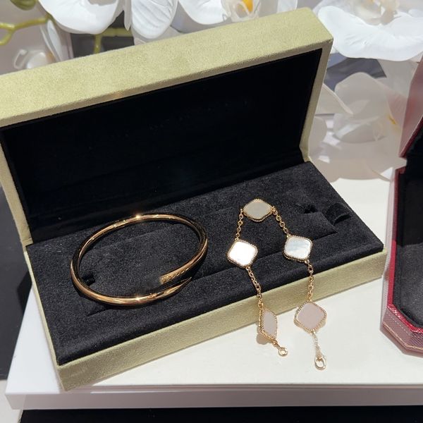 

clover bracelets designer diamond bangle set love nail bracelet charm chain gold plated stainless steel women wedding jewelry wholesale, Black