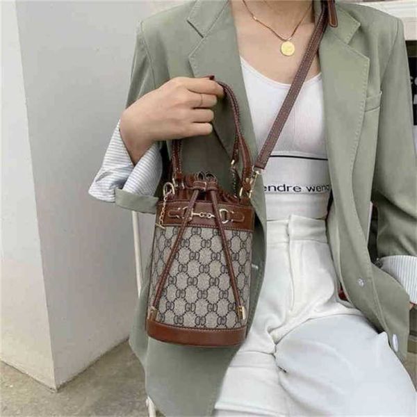 

2023 luxury bags buckle chain bucket hand printed messenger