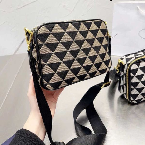 

2023 new factory direct sales prad classic triangle saffiano one shoulder crossbody small square camera bag unisex