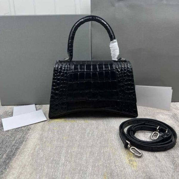 

2023 new factory direct sales classic hourglass cowhide curved half-moon plain alligator hourglass single-shoulder cross-body portable bag f