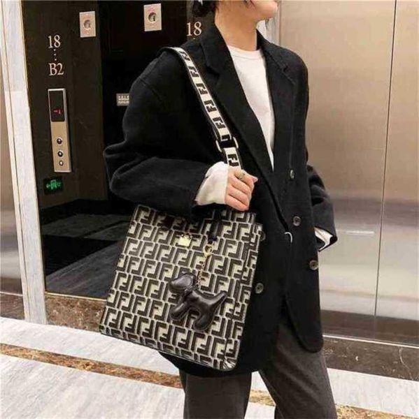

designer luxury bags trend with and letters printed hand