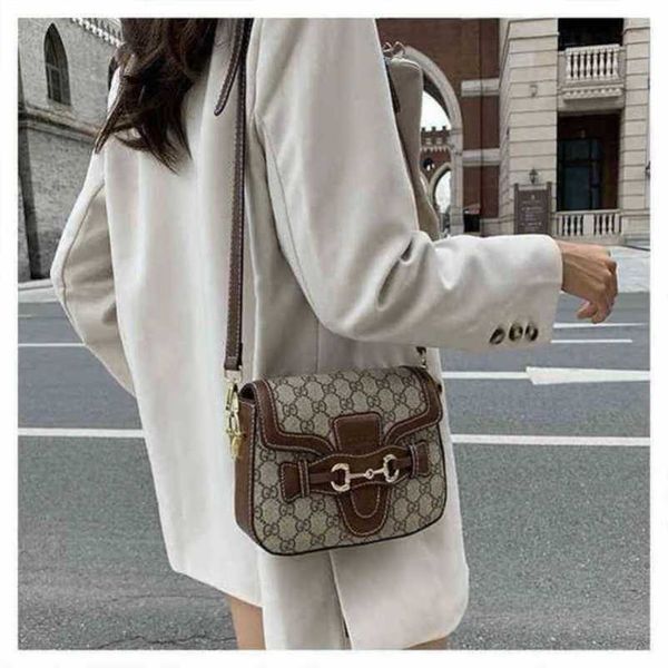 

2023 new luxury bags shoulder early messenger hand cover small square