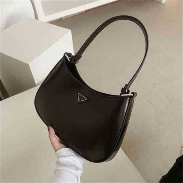 

2023 new luxury bags hand this year's popular family middle stick bright face