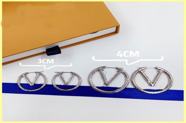 

2021 women hoops earrings fashion womens circle simple earring jewelry luxurys designer earrings letter stud earring 1648594, Golden;silver