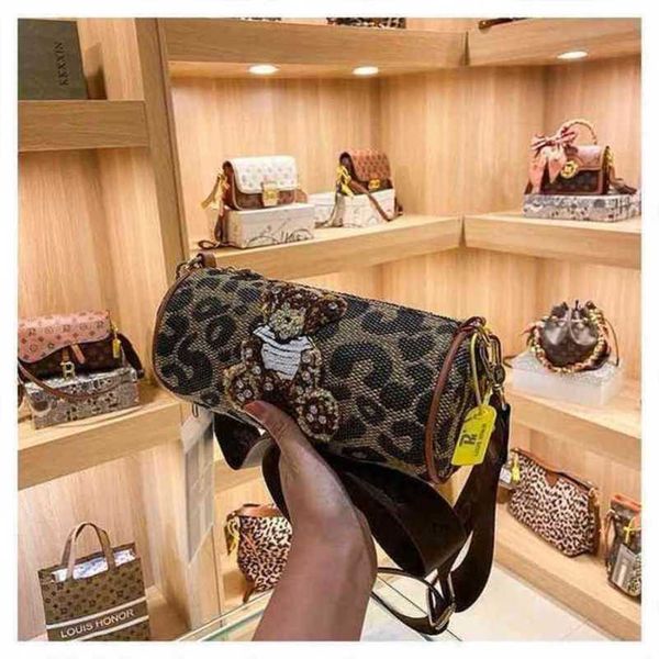 

2023 luxury bags guangzhou diamond bear shoulder capacity bagno2a