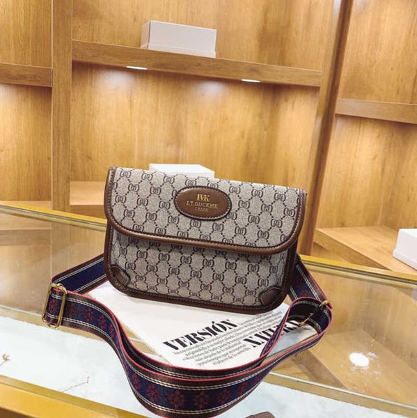 

designer factory direct sales popular 2023 spring new fashion for women one shoulder small square cross body chest bag