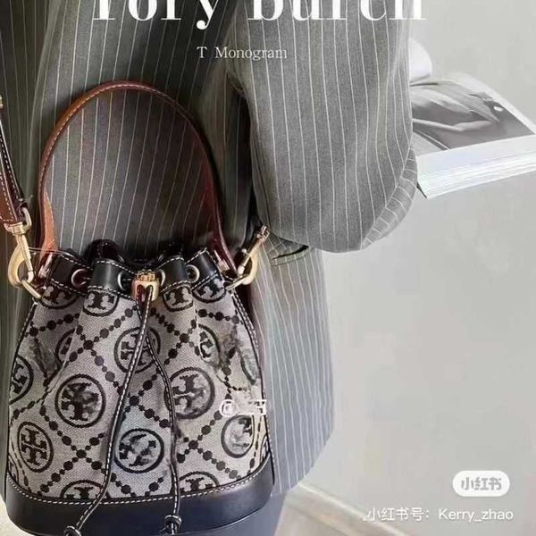 

2023 luxury bags tb women's 23 new canvas bucket single shoulder classic old flower oblique straddle tote underarm qin score bag