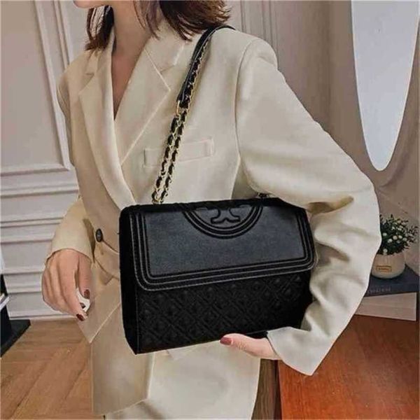 

2023 new luxury bags trend and large diagonal ling lattice embroidery underarm underarm