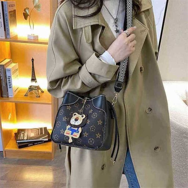 

2023 luxury bags diy hand woven self-made material messenger cartoon lion shoulder for girlfriend and friende1qj