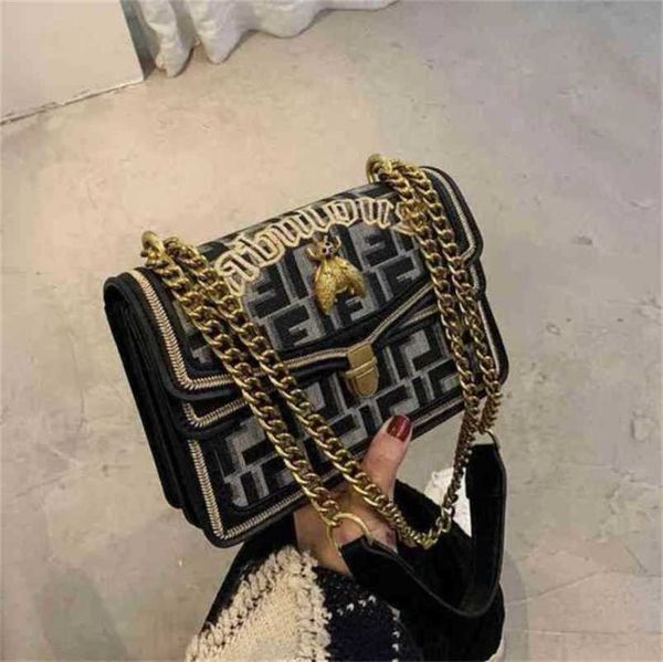 

2023 new luxury bags red same bee embroidery chain shoulder small square