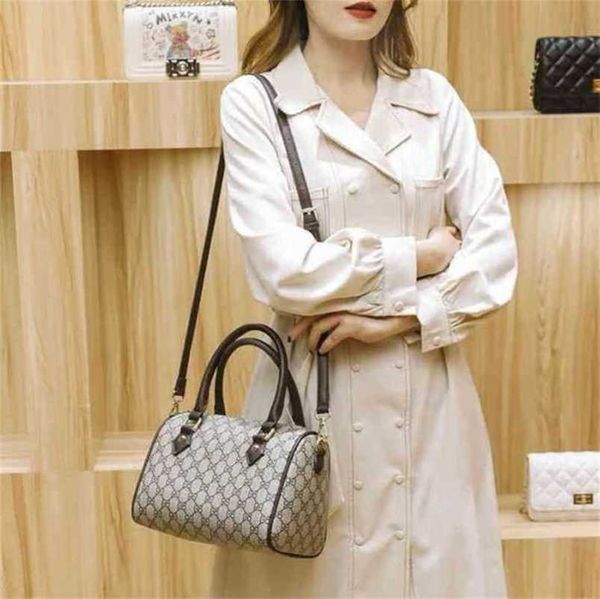 

2023 new luxury bags trend printed hand classic elegant
