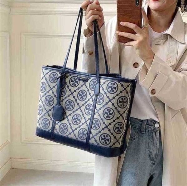 

2023 new luxury bags trend embroidered canvas old flower shopping