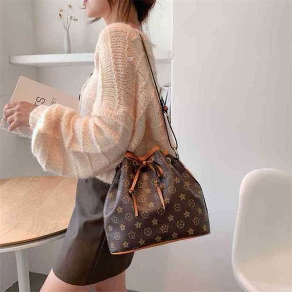 

designer luxury bags and old flower shoulder bucket personalized tide brand drawstring messenger bztk