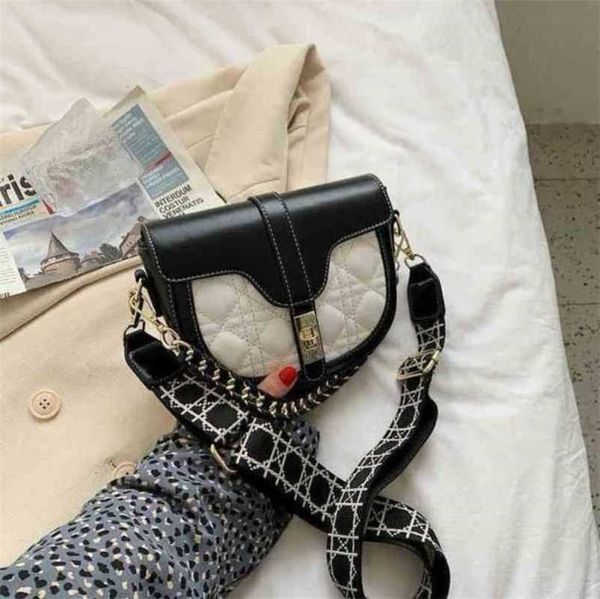

2023 new luxury bags trend small female spring and chain saddle small