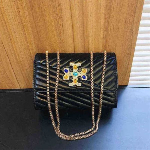 

v-shaped diamond lattice chain solid color small square women