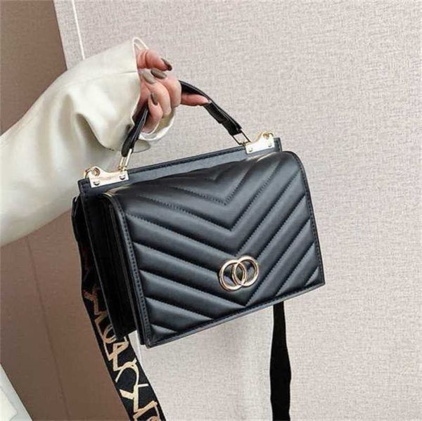 

korean small square shoulder messenger
