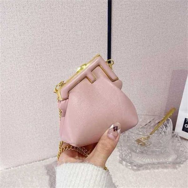 

2023 new luxury bags feeling clip red shoulder messenger explosion version