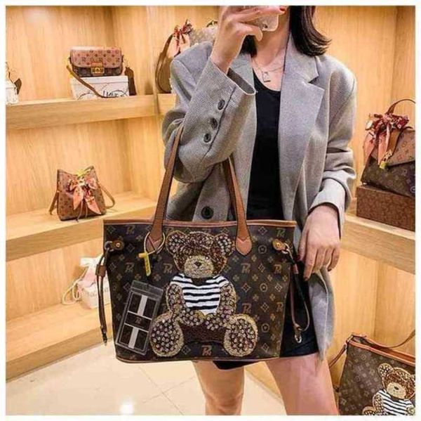 

2023 new luxury bags and rhinestone bear shoulder large capacity bag55n4