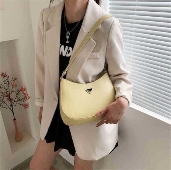 

designer luxury bags hand this year's popular female style
