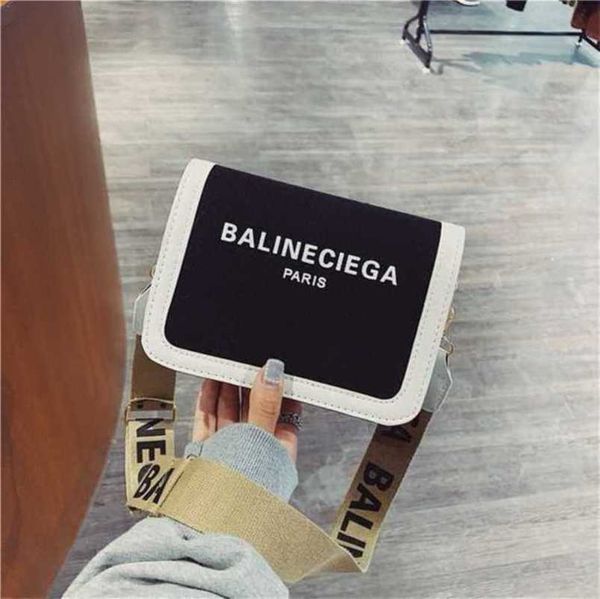 

2023 new luxury bags hong small female korean chicy bouncing broadband messenger