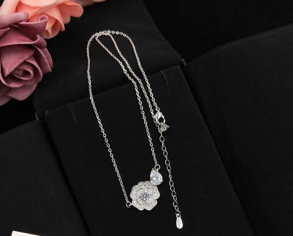 

23 new summer xiangjia xiaoxiang brass material camellia inlaid with s exquisite and simple daily sweet necklace, Black