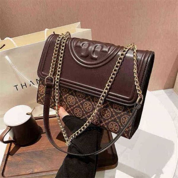 

trend chain embossed shoulder messenger